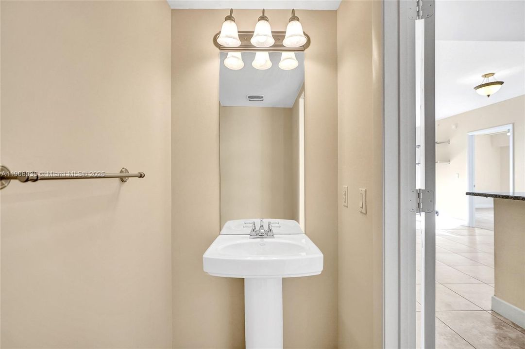 En Venta: $725,000 (2 camas, 2 baños, 1202 Pies cuadrados)