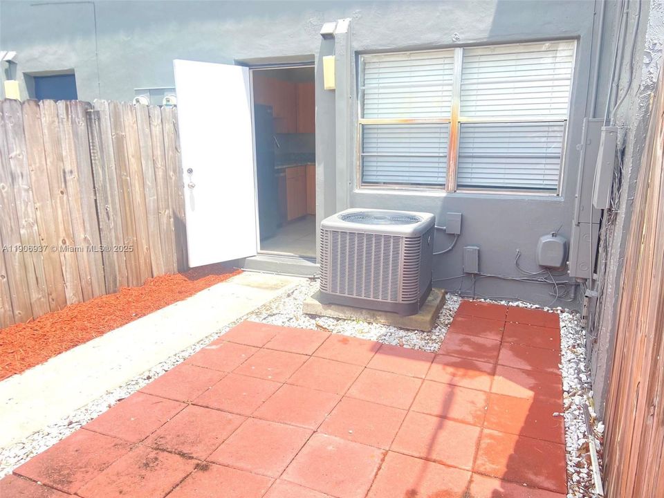 For Rent: $1,790 (2 beds, 1 baths, 938 Square Feet)