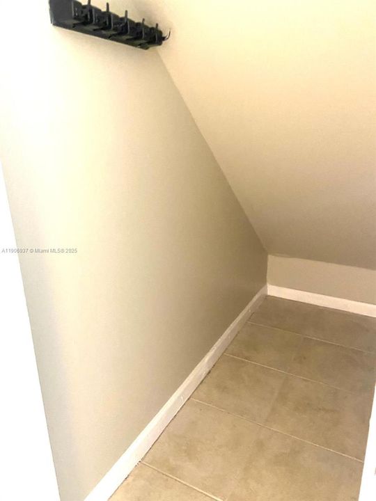 For Rent: $1,790 (2 beds, 1 baths, 938 Square Feet)