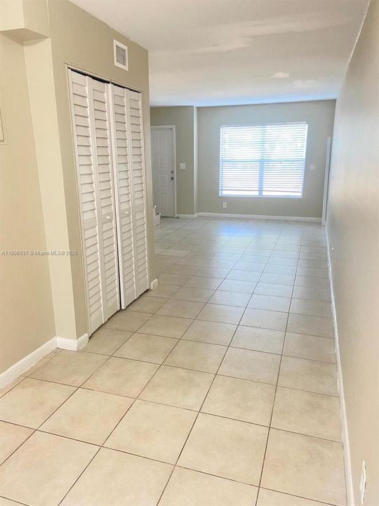 For Rent: $1,790 (2 beds, 1 baths, 938 Square Feet)
