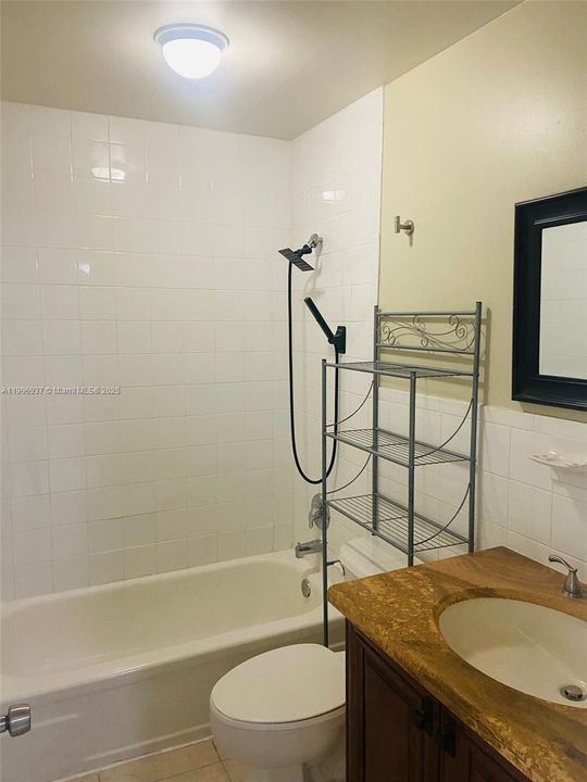 For Rent: $1,790 (2 beds, 1 baths, 938 Square Feet)