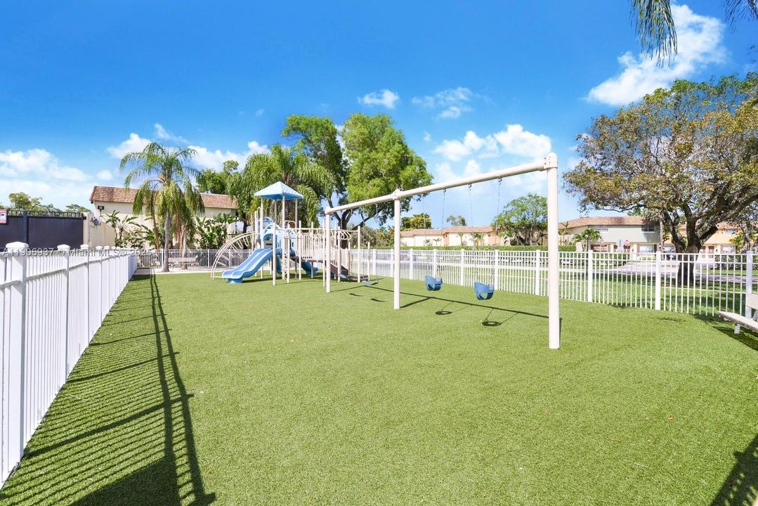 For Rent: $1,790 (2 beds, 1 baths, 938 Square Feet)