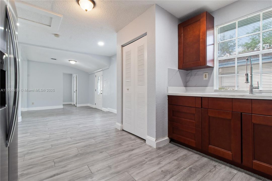 For Sale: $530,000 (3 beds, 2 baths, 1206 Square Feet)