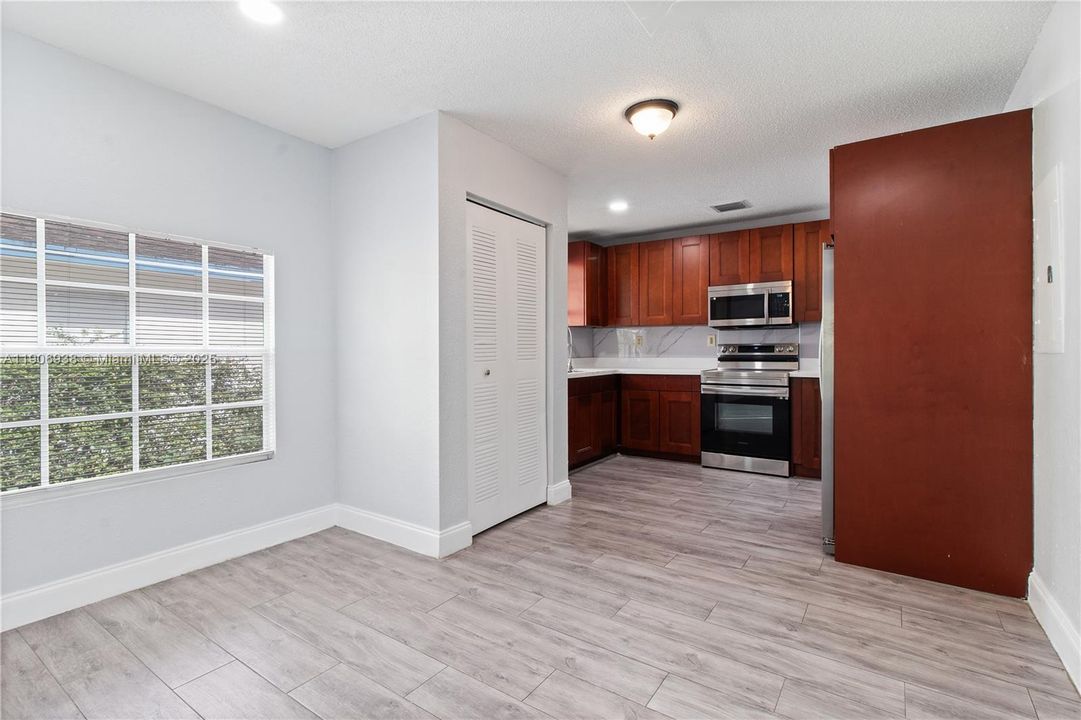 For Sale: $530,000 (3 beds, 2 baths, 1206 Square Feet)