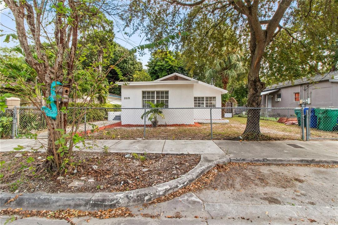 For Sale: $530,000 (3 beds, 2 baths, 1206 Square Feet)