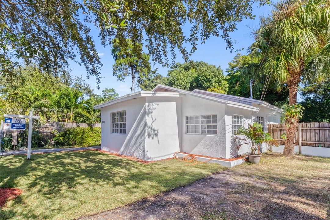 For Sale: $530,000 (3 beds, 2 baths, 1206 Square Feet)