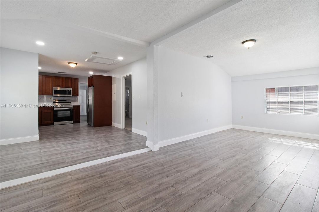 For Sale: $530,000 (3 beds, 2 baths, 1206 Square Feet)