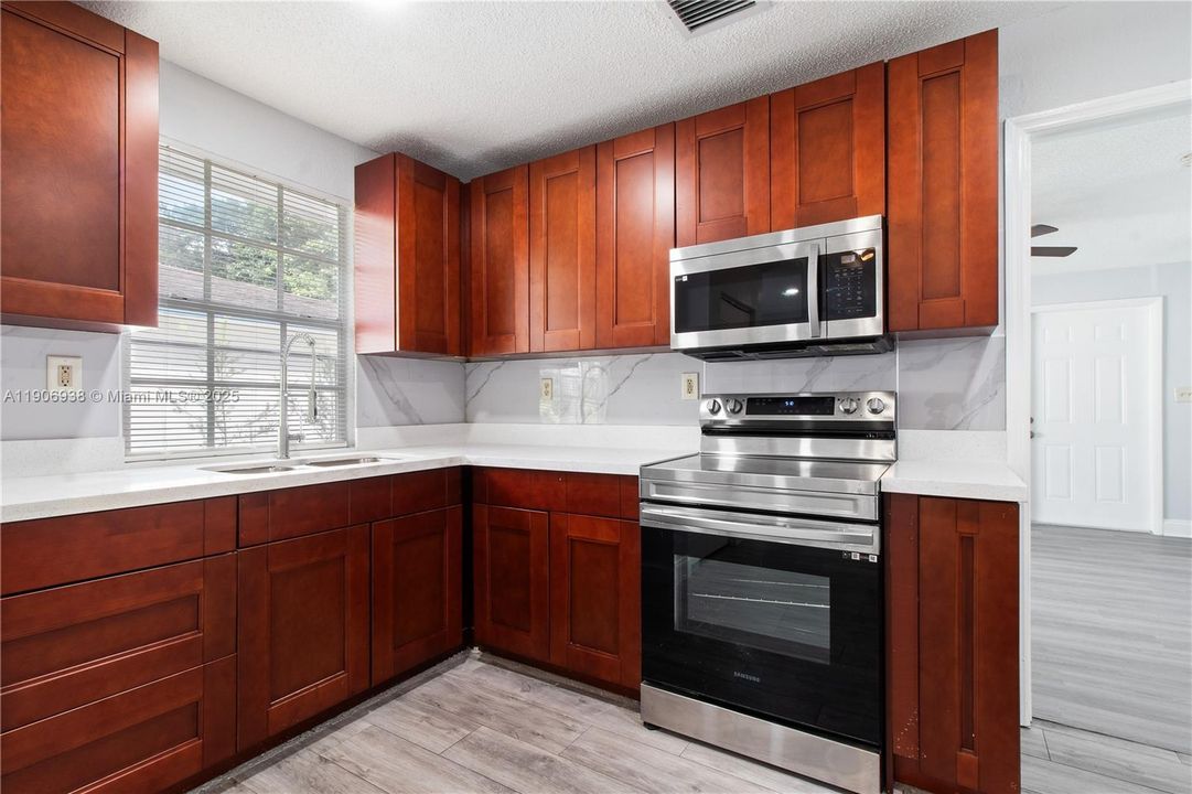 For Sale: $530,000 (3 beds, 2 baths, 1206 Square Feet)