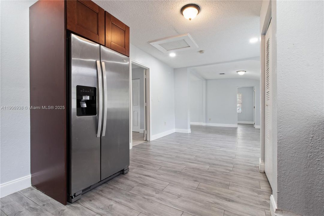 For Sale: $530,000 (3 beds, 2 baths, 1206 Square Feet)