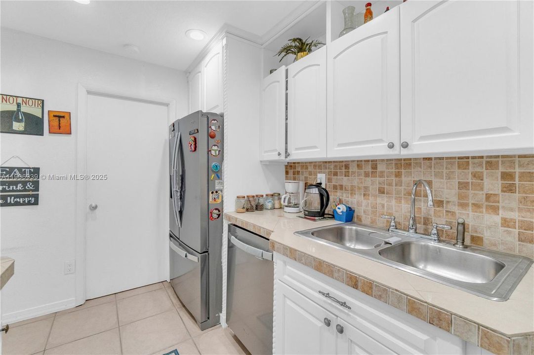 For Sale: $429,500 (3 beds, 2 baths, 1629 Square Feet)