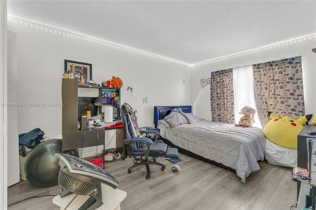 For Sale: $429,500 (3 beds, 2 baths, 1629 Square Feet)