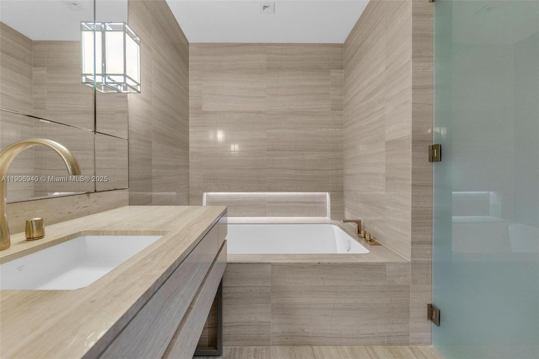 В аренду: $25,900 (3 спален, 5 ванн, 2468 Квадратных фут)