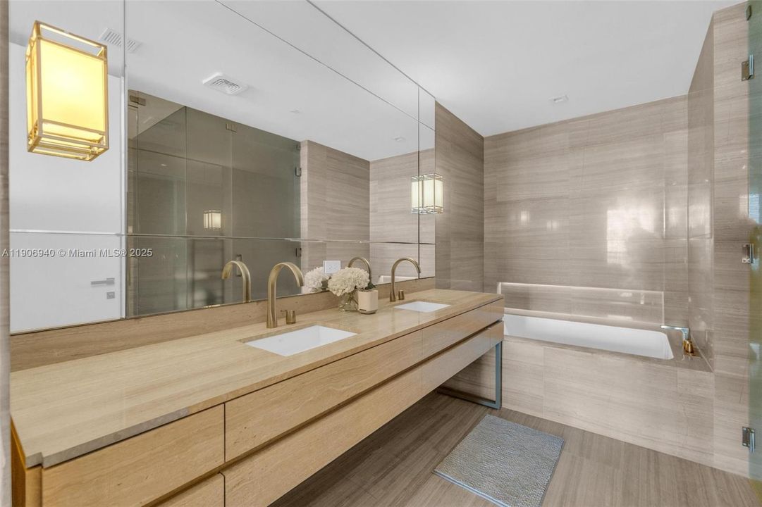 В аренду: $25,900 (3 спален, 5 ванн, 2468 Квадратных фут)