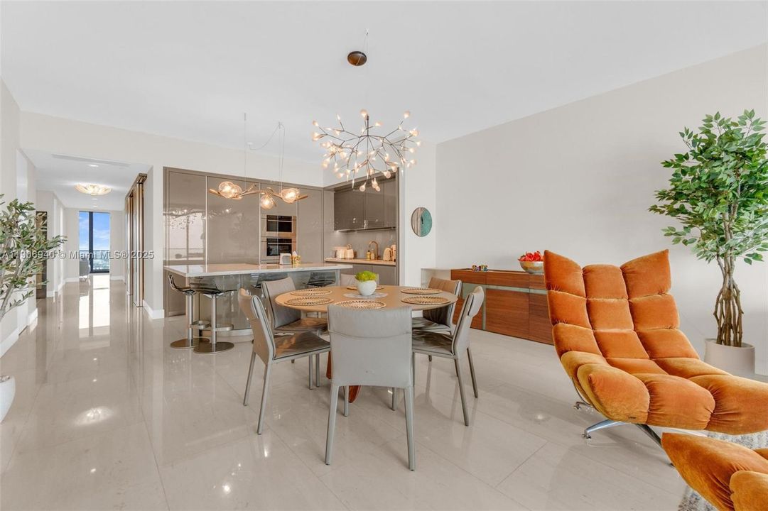 В аренду: $25,900 (3 спален, 5 ванн, 2468 Квадратных фут)