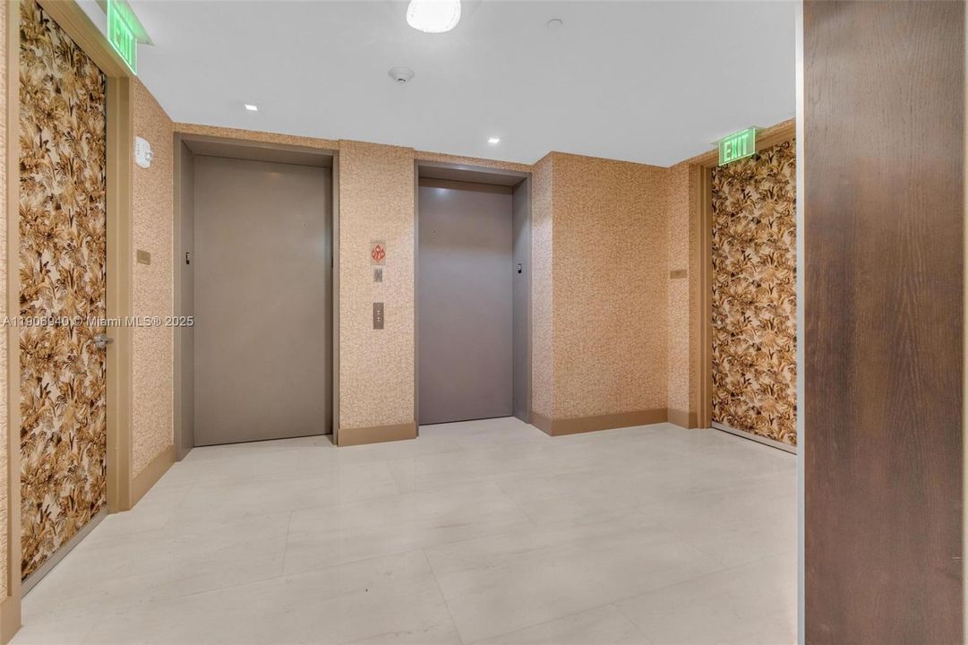 В аренду: $25,900 (3 спален, 5 ванн, 2468 Квадратных фут)