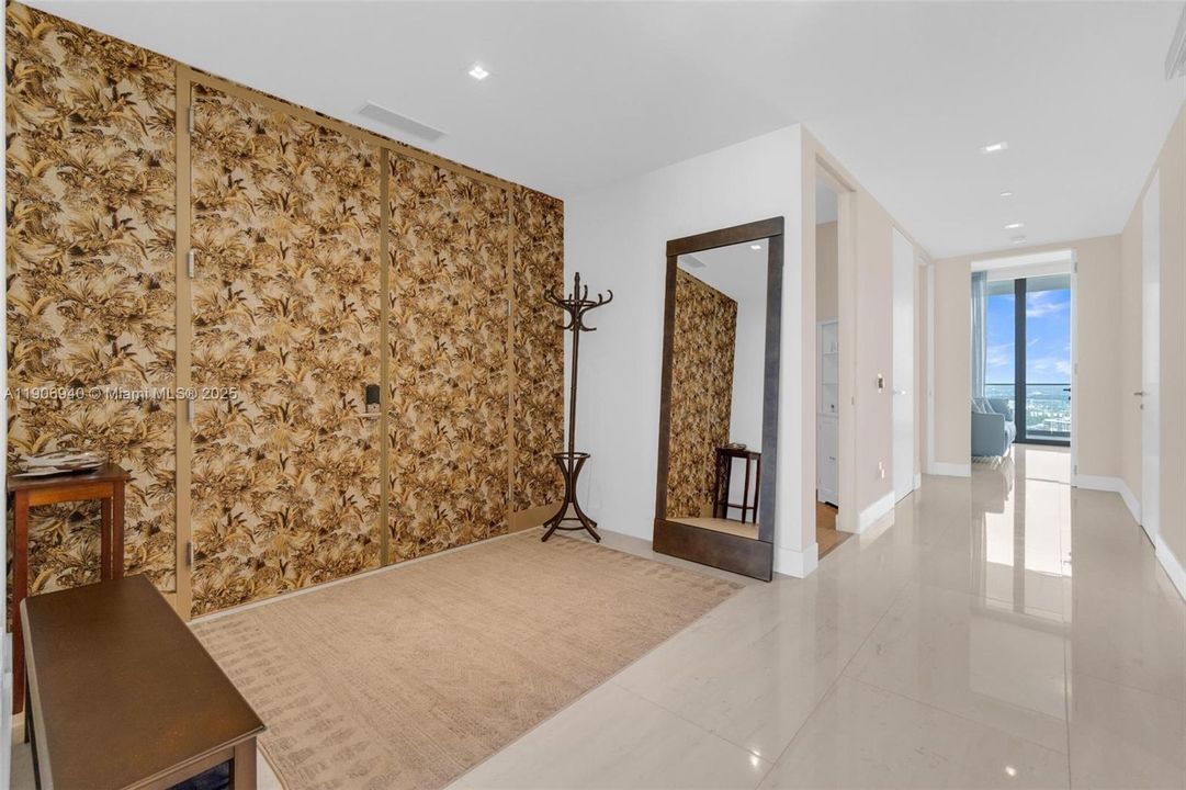 В аренду: $25,900 (3 спален, 5 ванн, 2468 Квадратных фут)