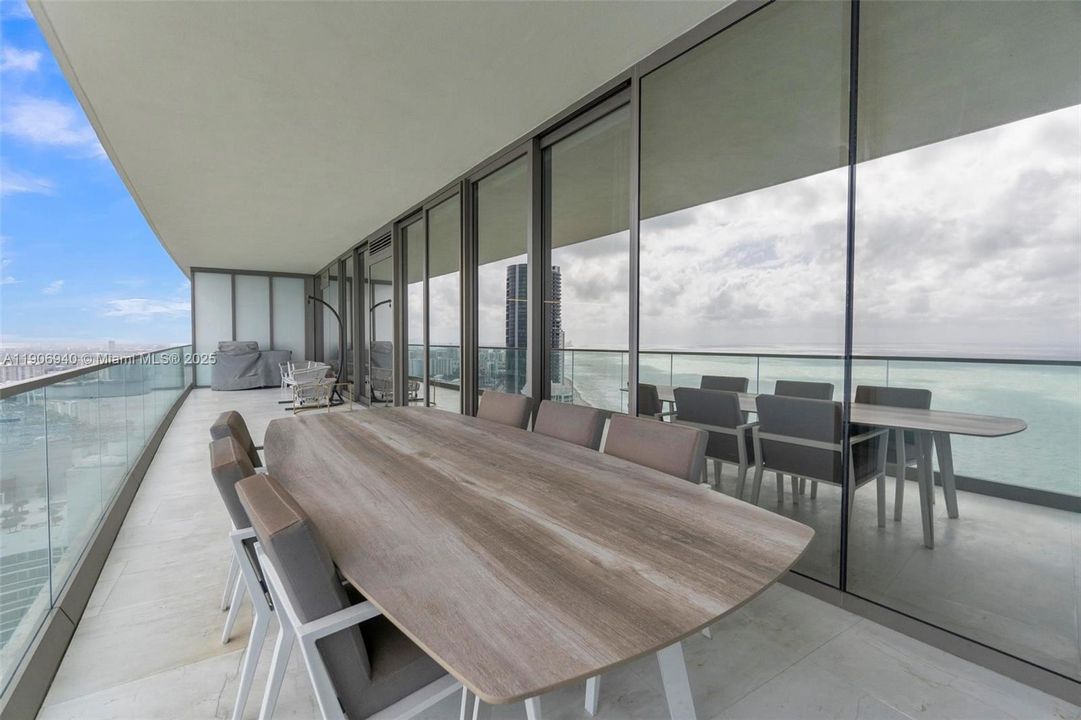 В аренду: $25,900 (3 спален, 5 ванн, 2468 Квадратных фут)