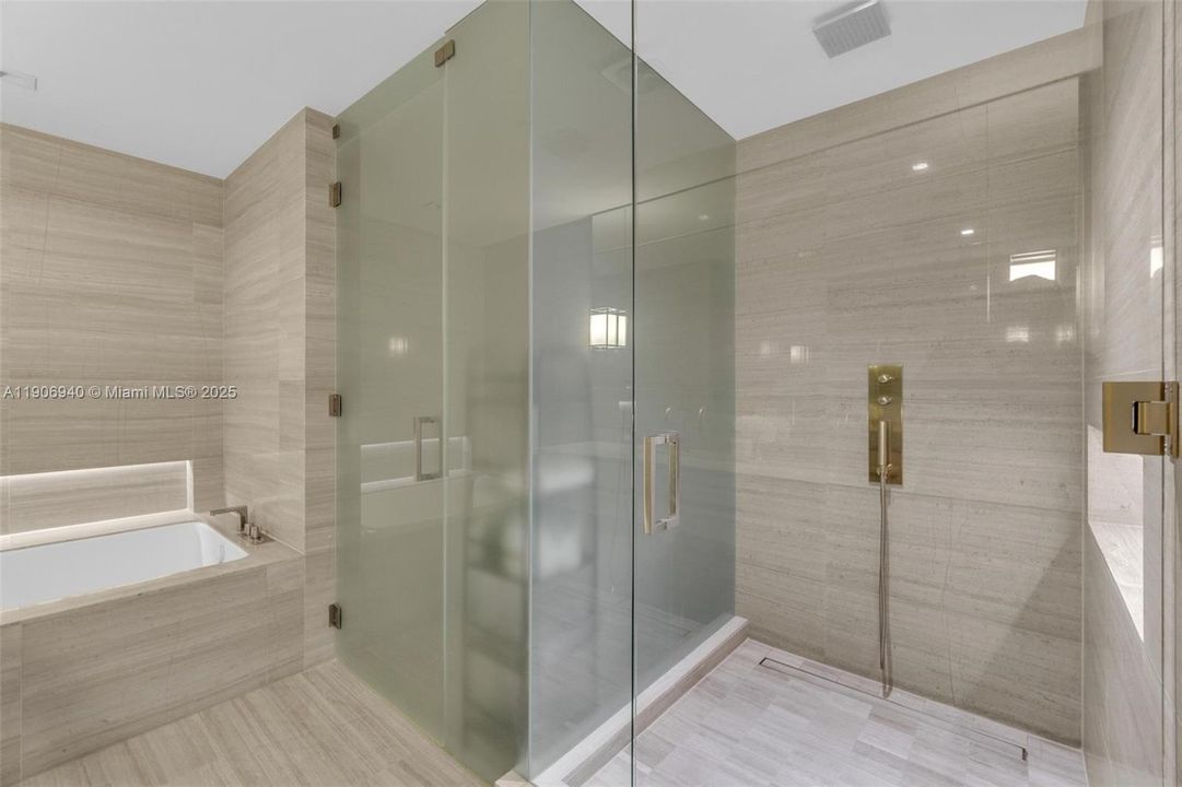 В аренду: $25,900 (3 спален, 5 ванн, 2468 Квадратных фут)