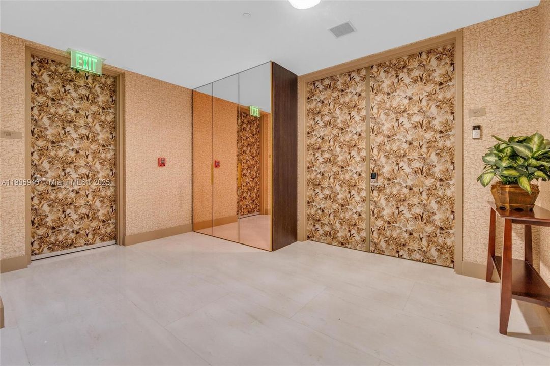 В аренду: $25,900 (3 спален, 5 ванн, 2468 Квадратных фут)