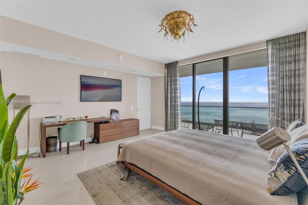 В аренду: $25,900 (3 спален, 5 ванн, 2468 Квадратных фут)