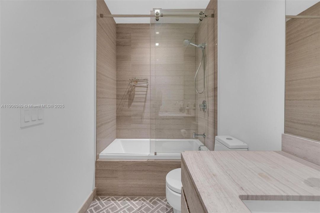 В аренду: $25,900 (3 спален, 5 ванн, 2468 Квадратных фут)