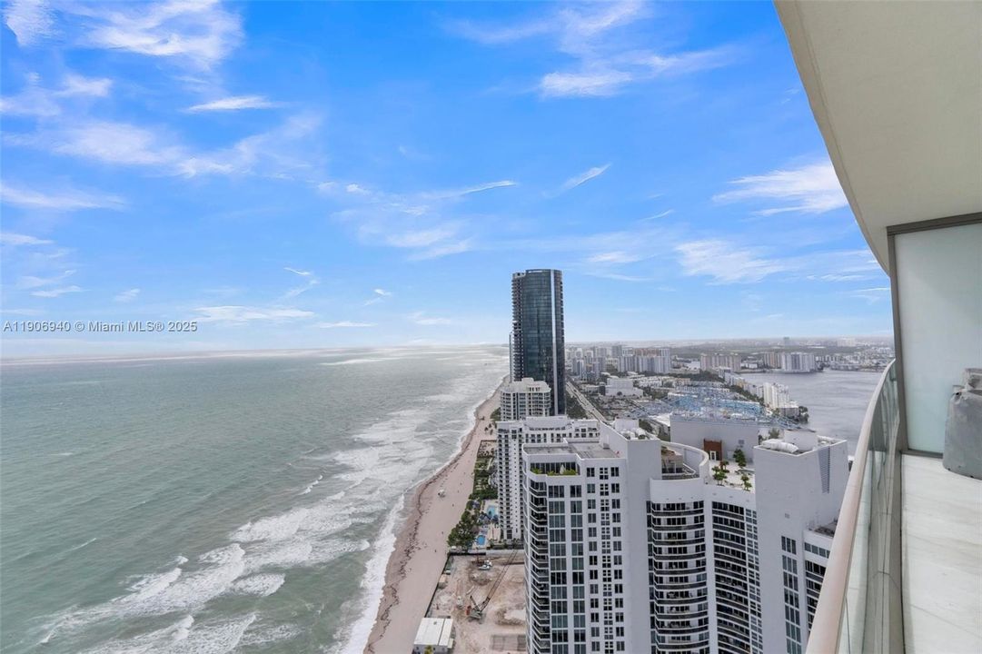 В аренду: $25,900 (3 спален, 5 ванн, 2468 Квадратных фут)