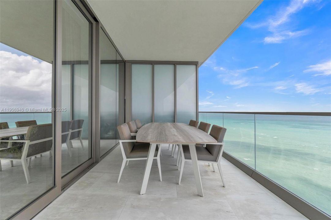 В аренду: $25,900 (3 спален, 5 ванн, 2468 Квадратных фут)