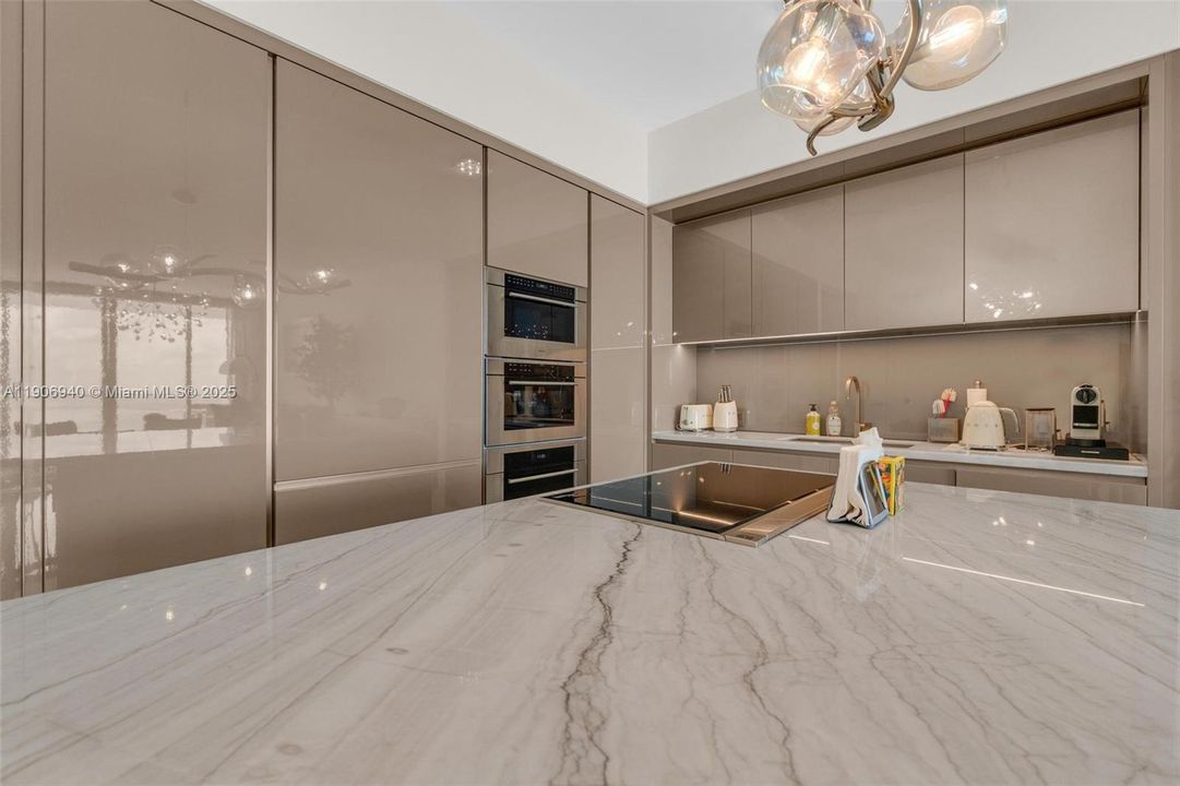 В аренду: $25,900 (3 спален, 5 ванн, 2468 Квадратных фут)