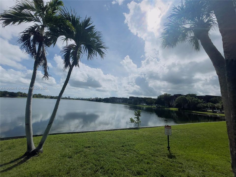 На продажу: $190,000 (1 спален, 2 ванн, 1044 Квадратных фут)