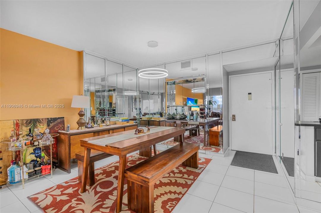 For Sale: $215,000 (2 beds, 2 baths, 1132 Square Feet)