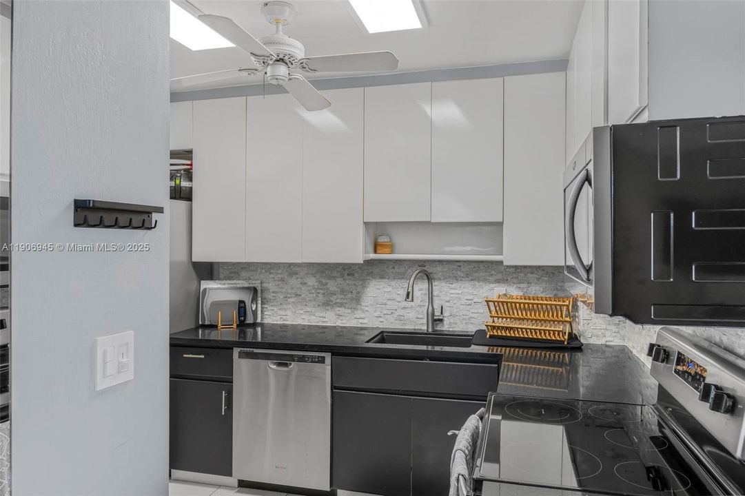 For Sale: $215,000 (2 beds, 2 baths, 1132 Square Feet)