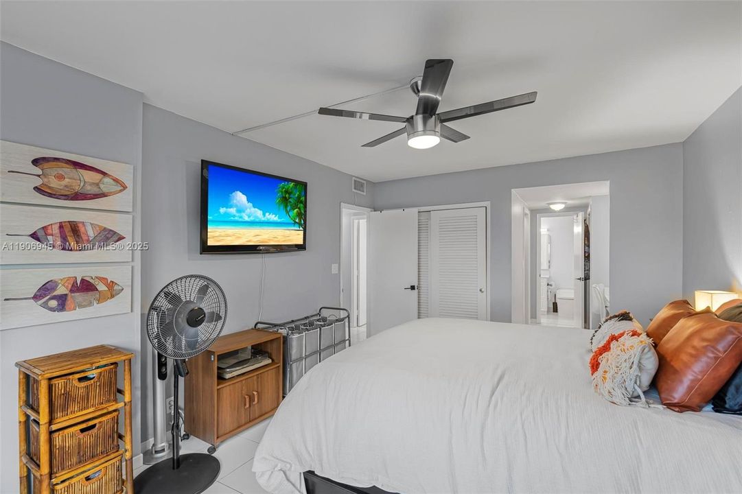 For Sale: $215,000 (2 beds, 2 baths, 1132 Square Feet)