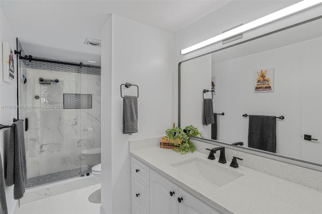 For Sale: $215,000 (2 beds, 2 baths, 1132 Square Feet)