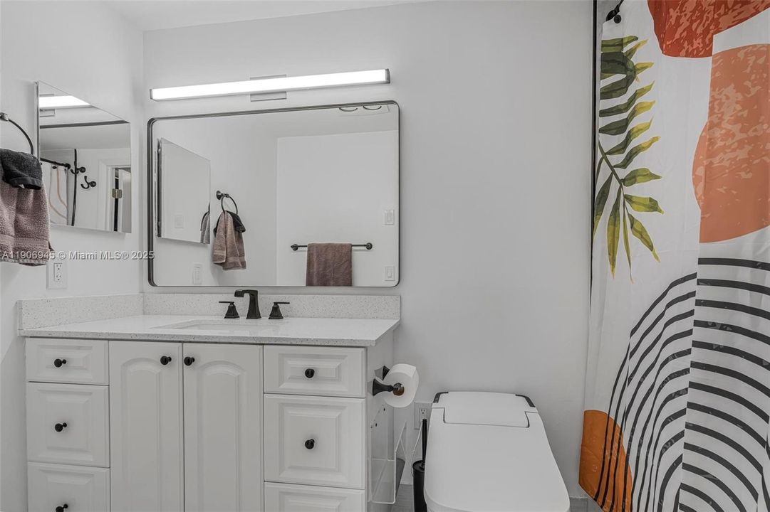 For Sale: $215,000 (2 beds, 2 baths, 1132 Square Feet)