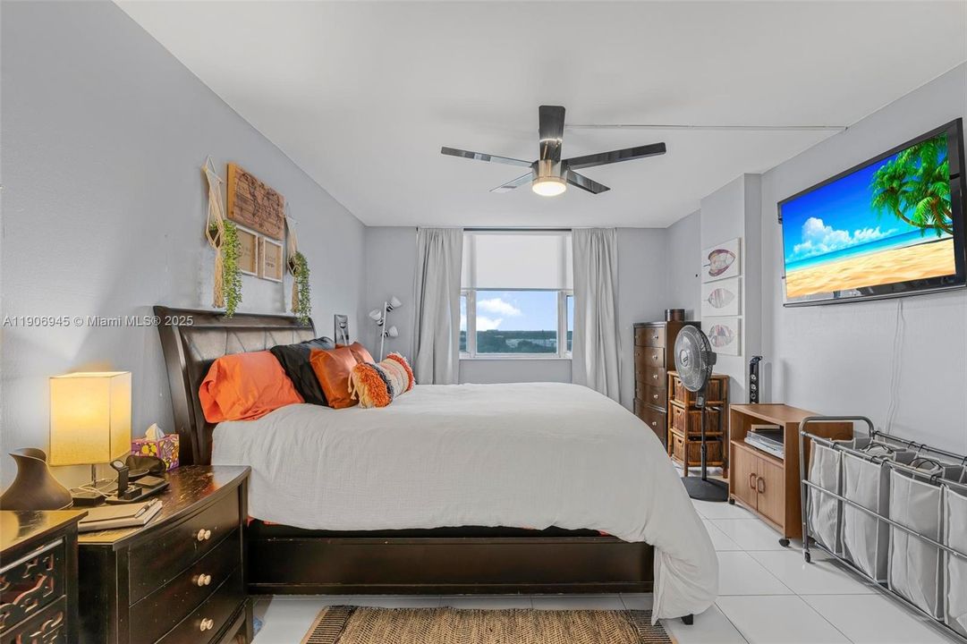 For Sale: $215,000 (2 beds, 2 baths, 1132 Square Feet)