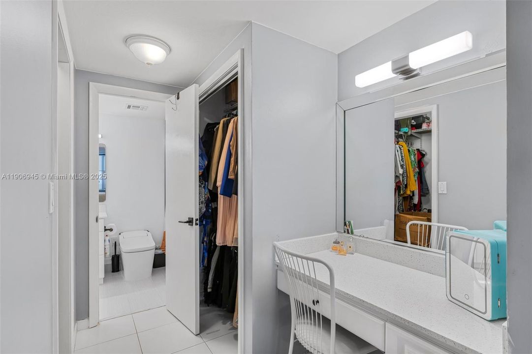 For Sale: $215,000 (2 beds, 2 baths, 1132 Square Feet)