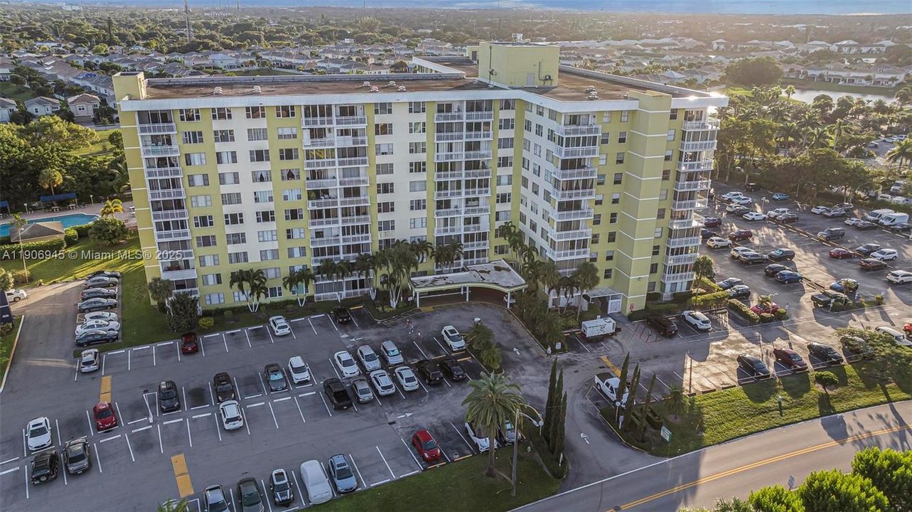 For Sale: $215,000 (2 beds, 2 baths, 1132 Square Feet)