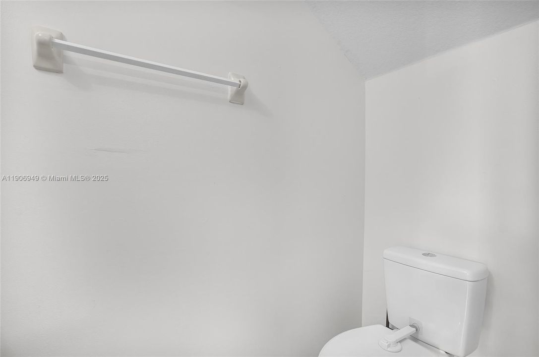 На продажу: $379,000 (3 спален, 2 ванн, 1325 Квадратных фут)