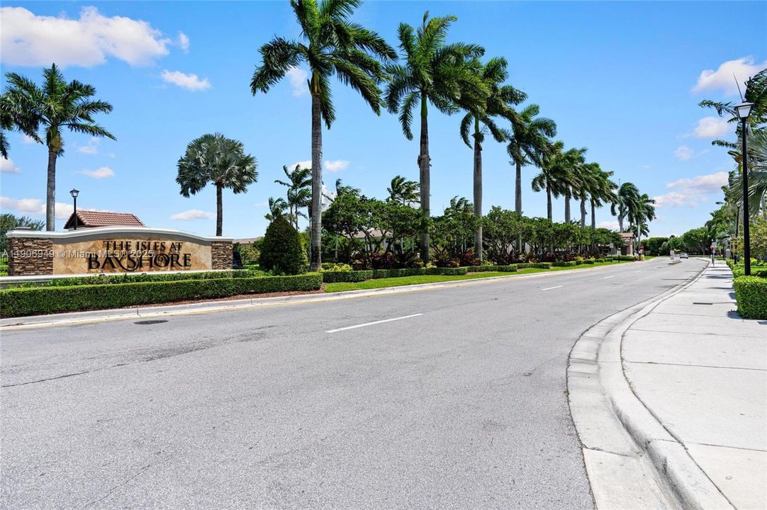 На продажу: $379,000 (3 спален, 2 ванн, 1325 Квадратных фут)