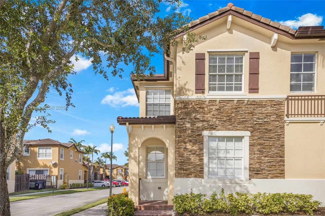 На продажу: $379,000 (3 спален, 2 ванн, 1325 Квадратных фут)