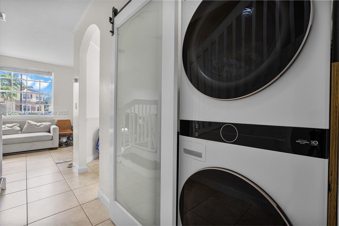 На продажу: $379,000 (3 спален, 2 ванн, 1325 Квадратных фут)