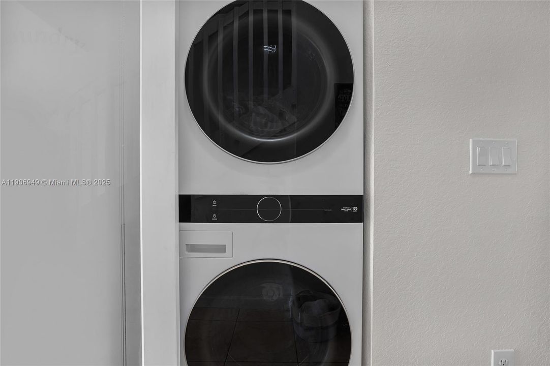 На продажу: $379,000 (3 спален, 2 ванн, 1325 Квадратных фут)