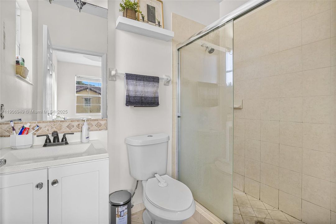 На продажу: $379,000 (3 спален, 2 ванн, 1325 Квадратных фут)