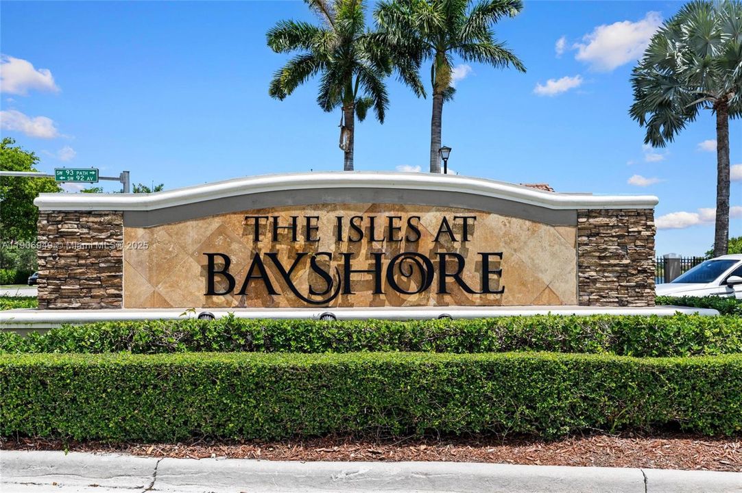 На продажу: $379,000 (3 спален, 2 ванн, 1325 Квадратных фут)