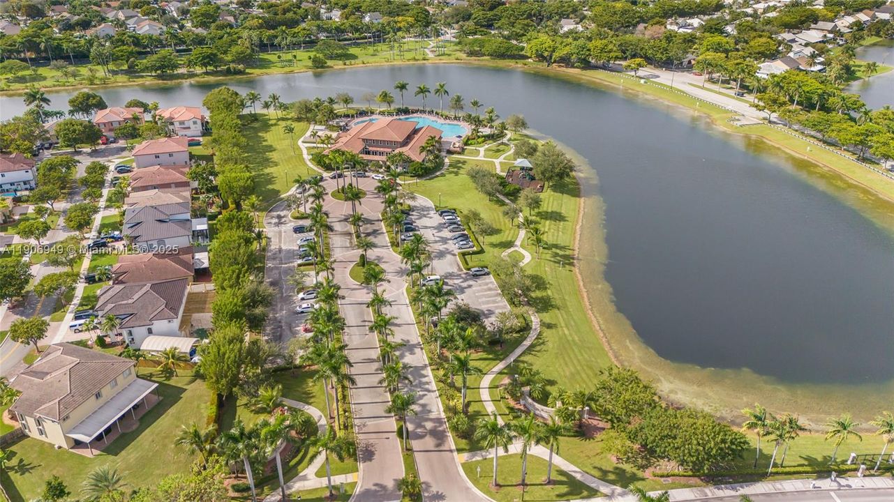 На продажу: $379,000 (3 спален, 2 ванн, 1325 Квадратных фут)