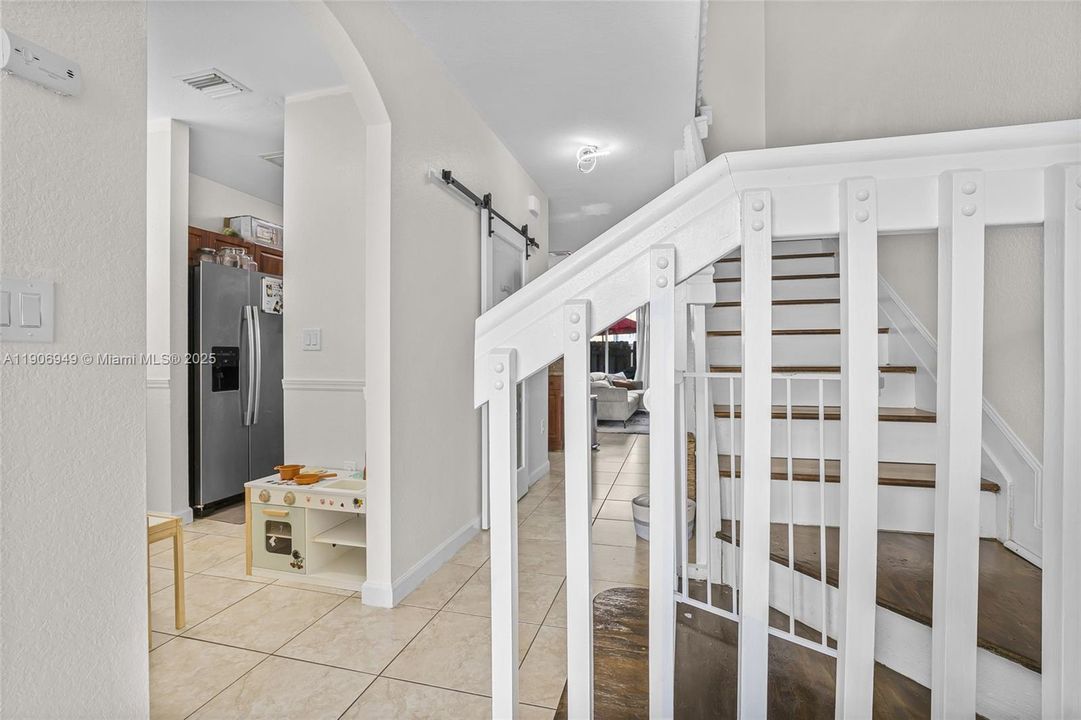 На продажу: $379,000 (3 спален, 2 ванн, 1325 Квадратных фут)