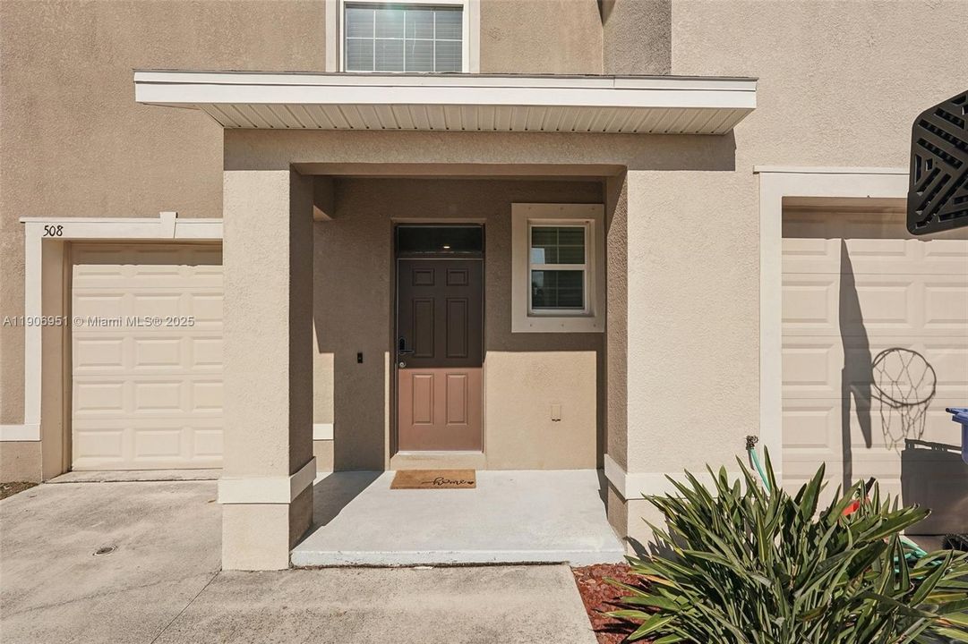 出租: $2,000 (3 贝兹, 2 浴室, 0 平方英尺)