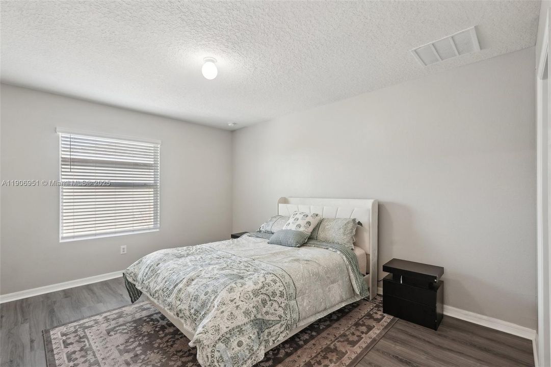 出租: $2,000 (3 贝兹, 2 浴室, 0 平方英尺)