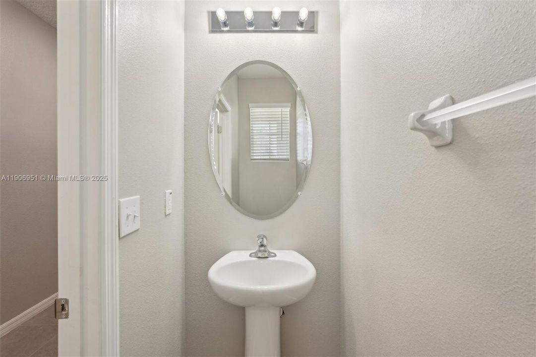 出租: $2,000 (3 贝兹, 2 浴室, 0 平方英尺)