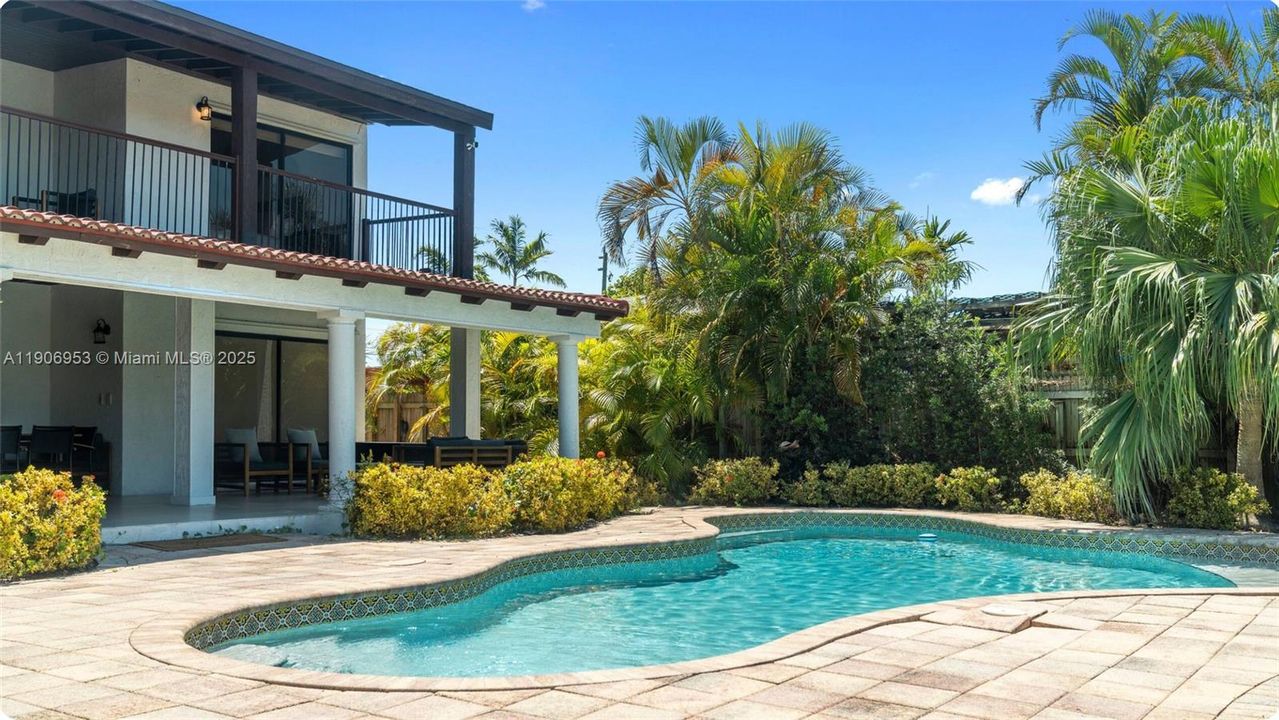 For Rent: $19,950 (4 beds, 3 baths, 2294 Square Feet)